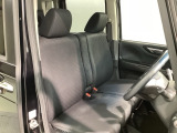 運転席、助手席☆ともにゆとりのある空間となっております♪