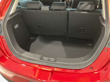 日常の使用に十分な広さの荷室です♪簡単な操作でシートアレンジもできます♪
