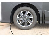 【アルミホイール】純正なので車に似合うデザインになっていますね。スタッドレスタイヤもご相談下さい。