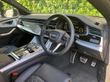 Audiのインテリアはエクステリア同様、優れたデザイン性とクオリティ、そして機能性を兼ね備えております。