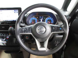 運転が楽しくなる明るく開放的な運転席まわりです。