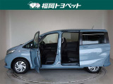 スライドドアは両側手動式です。