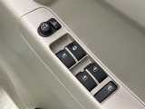【電動格納ミラー】サイドミラーは電動格納式となっており、狭い駐車場でもキズがつくリスクを抑えられます。
