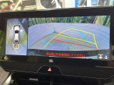 【パノラミックビューモニター】専用のカメラにより、上から見下ろしたような視点で360度クルマの周囲を確認することができます☆死角部分も確認しやすく、狭い場所での切り返しや駐車もスムーズに行えます。