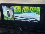 【アラウンドビューモニター】専用のカメラにより、上から見下ろしたような視点で360度クルマの周囲を確認することができます☆死角部分も確認しやすく、狭い場所での切り返しや駐車もスムーズに行えます。
