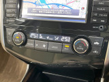 【左右独立型フルオートエアコン】運転席と助手席でそれぞれお好みの温度に設定可能。同乗者にも配慮した、快適な空調をお届け致します。