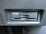 〔2,0ETC〕高速道路必須アイテムETCは最新の2,0タイプを装着済みです。インターチェンジ付近の道の駅の利用なども経済的になりますね!