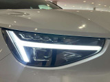 LEDヘッドライトは北欧神話でのトールハンマーがスタイリッシュなデザイン性となっており他車を魅了します。