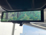 【インテリジェントルームミラー】後席の大きな荷物や同乗者で後方が確認しづらい時でも安心!カメラが撮影した車両後方の映像をルームミラー内に表示。クリアな視界で状況の確認が可能です!