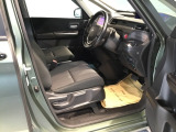 シートはフィット性も良く、楽な運転姿勢を保てます。