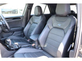 (運転席助手席)安全装備をオプションで追加するのは日本的発想。フォルクスワーゲン車はサイドエアバッグを全車標準で装備しております。