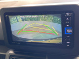 【バックカメラ】駐車時に後方がリアルタイム映像で確認できます。大型商業施設や立体駐車場での駐車時や、夜間のバック時に大活躍!運転スキルに関わらず、今や必須となった装備のひとつです!