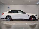 【BMWの伝統-3】BMWのお車は、“駆け抜ける歓び”を体現しております。走行の安定性とコーナリングの良さを追求し、思い通りにハンドルの操作可能です。
