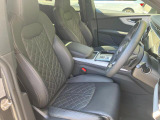 人間工学に基づいて設計されたシートは車のもっているドライビングフィールを存分にドライバーに伝えてくれるクオリティの高い仕上がりとなっています。