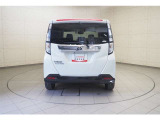 バックカメラが付いているので後方確認が非常にしやすいです。今や運転初心者も熟練者も必須装備!ついていて損はないですね♪