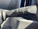 【オートライト(AUTO)】外の明るさをシステムが感知して、自動でヘッドライトが点灯します。ヘッドライトをつけ忘れを防ぐ便利機能です。