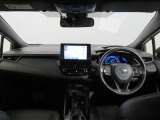 シンプルながら機能性あふれる運転席廻りです。視界性もよく、運転しやすいですよ。