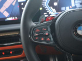 ドライバーが任意で設定した速度をベースに、先行車との車間距離を維持しながら自動で加減速を行い高速走行をサポート。車両停止や再加速も自動で行います