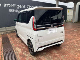フロントだけでなく、バックソナーも付いてるので駐車時もバッチリ補助してくれます(*^^*)