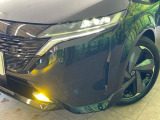 【LEDヘッドライト】悪天候や夜間走行時も良好な視界を確保し安心して運転できる高輝度LEDヘッドライトを装備!点灯速度が早く、消費電力も抑えられています。