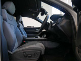 運転席には、身体に合わせてカスタマイズできるメモリー機能が搭載