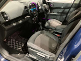 MINIは見切りの良い車です。右左折時や駐車に不安を感じている方も安心して運転することができます!