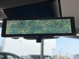 【インテリジェントルームミラー】後席の大きな荷物や同乗者で後方が確認しづらい時でも安心!カメラが撮影した車両後方の映像をルームミラー内に表示。クリアな視界で状況の確認が可能です!