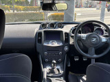 内装デザインもスポーツカー感があり、乗り心地も長時間のドライブでも疲れさせない運転席になっております!