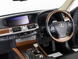 ★使いやすさや安全性を追求したステアリング周り!高級車ゆえにスイッチ類が多いのも特徴ですね!考え尽くされた配置ですぐに使いこなす事が出来ますのでご安心下さい!是非、体感してみて下さい!!