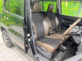 運転席シート廻りは使用感も少なく、良好な状態となっています。丁寧に使われていたことがよくわかりますね。