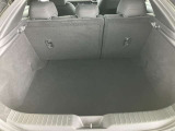 日常の使用に十分な広さの荷室です♪簡単な操作でシートアレンジもできます♪
