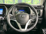 【純正革巻きステアリング】上質な革を使用することで、手にしっかり馴染みとても運転しやすいハンドルです♪
