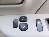 ドアミラーの鏡面の調節、格納は運転席からすべて操作できます!