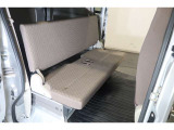 リアシートも必要十分な空間を確保しています☆