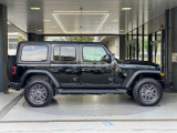 □■右側面■□ ホイールアーチが台形なのはJeepのみのデザインになり、ここを見てもJeepとすぐ分かります!