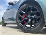 【ホイール メーカーOP ¥208,000-】SVビスポーク 22インチ スタイル5131(サテンブラク、コントラストグロスブラックフィニッシュ)装備されております。