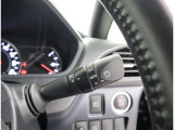 《クルーズコントロール》高速道路でアクセル操作なしでも車が自動でスピードを保ってくれる機能です。操作さえ覚えてしまえば、長距離の高速は楽々走れます!
