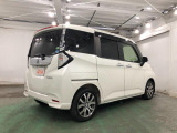 パールホワイトの良いところは、キラキラしていて美しい、色褪せにも強い、乗り換えるとき査定が高い。ブラックがいまいちになった理由は、夏が暑い…(白系と黒系ではエアコンの効きが2度違うそうです)