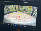 【バックカメラ】駐車時に後方がリアルタイム映像で確認できます。大型商業施設や立体駐車場での駐車時や、夜間のバック時に大活躍!運転スキルに関わらず、今や必須となった装備のひとつです!