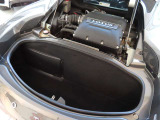 エンジンルーム後方には大型トランクスペースを確保。エヴォーラでお出かけプランを立ててみてはいかがでしょうか?