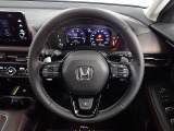 ハンドル左側にはオーディオ操作が出来るオーディオリモートコントロールスイッチ、右側にHonda SENSINGとオートクルーズコントロールのスイッチを装備!長距離運転や高速道路の運転では大活躍です