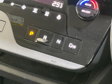 【シートヒーター】寒い日に重宝するシートヒーター!エアコンより早く温まってくれるので寒がりの人も安心ですね♪エアコンの温風は乾燥するから苦手、という方にもをおすすめです。
