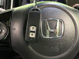 【Hondaスマートキー】カバンやポケットに入れたままでもドアの施錠・解錠が可能なスマートキーを装備。エンジンのオン・オフ時もカギを取り出す必要が無いからとっても便利です♪