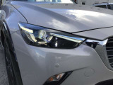 ALH機能付きLEDヘッドライト。対向車にまぶしい思いをさせずに自分は明るい視界を確保できます。