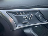 【12way電動調節機能メモリー付きフロントシート メーカーOP ￥279,000】細かな調節が可能な電動シート!メモリー機能もついておりますので、複数人乗る場合や、休憩時シートを後ろへ動かしたりと設定可能!