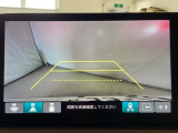 バックでの車庫入れも安心です! リアカメラが付いているバックモニター付のナビを装備しております。操作線もついており距離感も画面から確認できます。