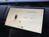 【パークアシスト】駐車時にアシストしてくれる機能になります。出庫時にも対応しておりますので、大きい車体でも安心して駐車出来ます。