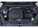 2.0L TDIエンジン:低回転から力強い走りを実現。優れた経済性と環境性能で、気持ちいい走りをどこまでも楽しめます!
