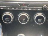 【デュアルオートエアコン】運転席・助手席で温度の設定が可能です!