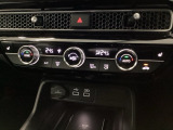 運転席・助手席、それぞれで温度調節が可能なオートエアコンです。シートヒーター付きなので、寒い日も快適です。